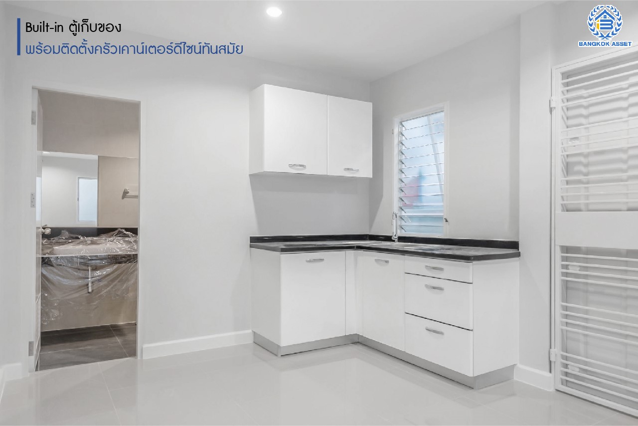 บ้านมือสองตกแต่งใหม่ ม.ชวนชื่นโมดัส ราชพฤกษ์-ท่าอิฐ หลังมุม มีพื้นที่สนามหญ้าด้านข้าง เนื้อที่ 55.6 ตร.ว. ฟังก์ชัน 3 ห้องนอน 2 ห้องน้ำ 2 ที่จอดรถ บนทำเลศักยภาพ เชื่อมต่อถนนรัตนาธิเบศร์ และถนนราชพฤกษ์ ทำเลใจกลาง 2 เซ็นทรัล ใกล้รถไฟฟ้า "สถานีบางรักน้อยท่าอิฐ" เพียง 10 นาที